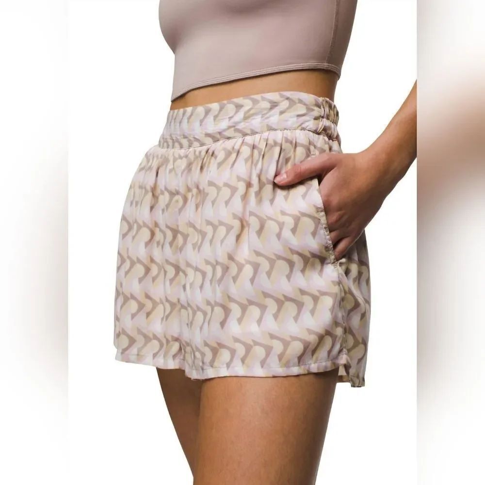 Prana Iguala Shorts Women's Medium M Willow Retro Geo Cotton Lined AOP Brand New